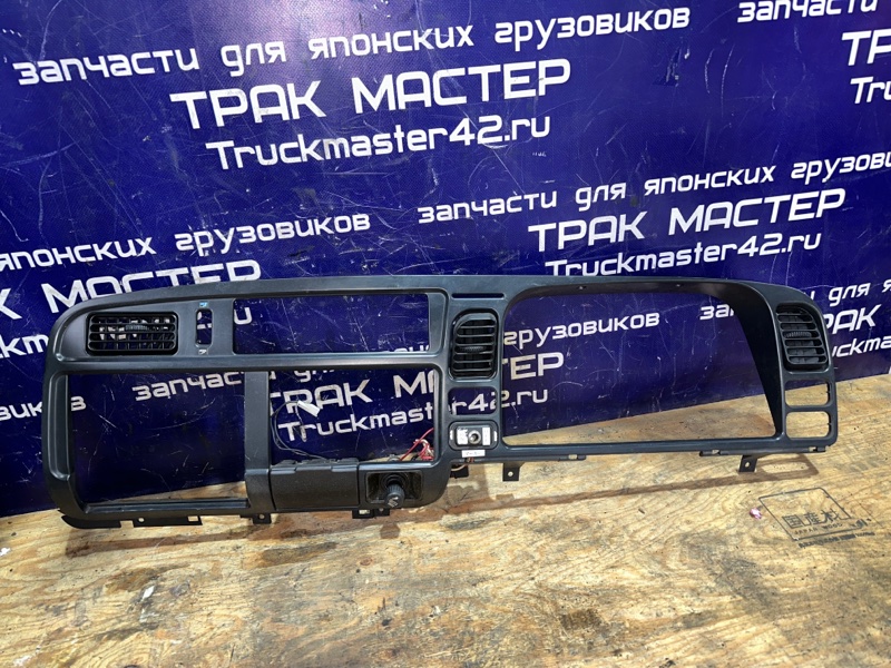 Консоль панели приборов Mitsubishi Canter FE63DCY 4M50 2001