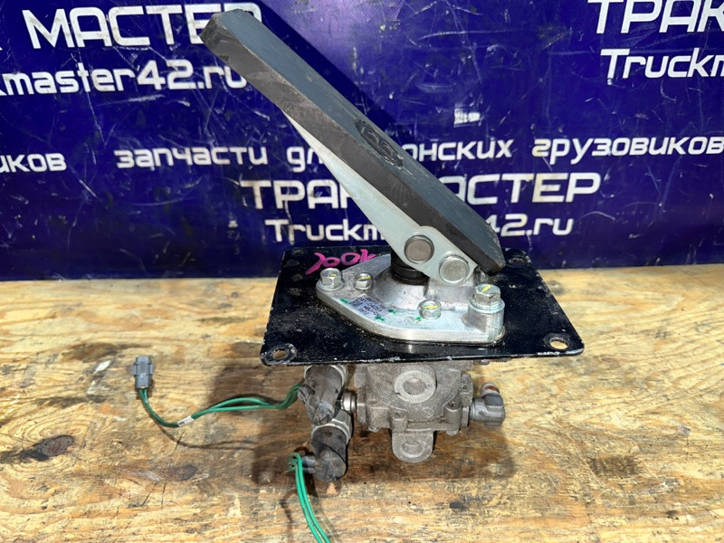 Главный тормозной кран Isuzu Forward FRR34K4 6HK1 2002