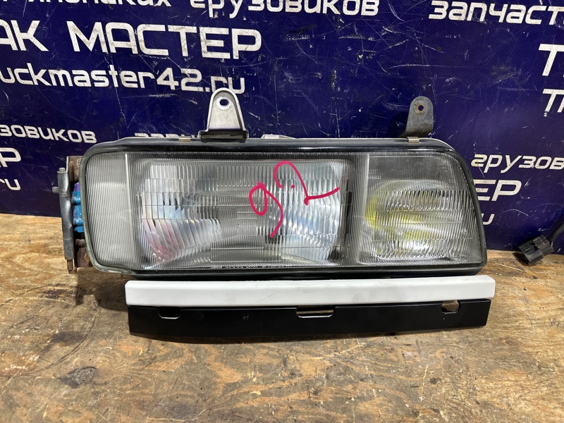 Фара Isuzu Forward FTR32L4 6HE1T 1994 передняя правая