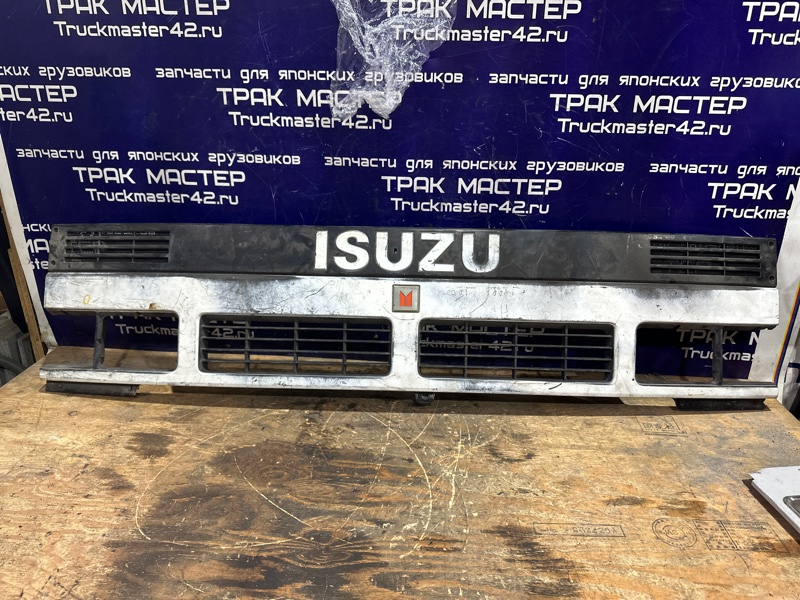 Решетка радиатора Isuzu Elf