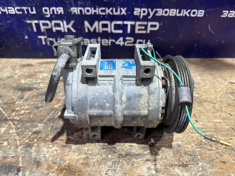 Компрессор кондиционера Nissan Diesel LK262H MD92 2001