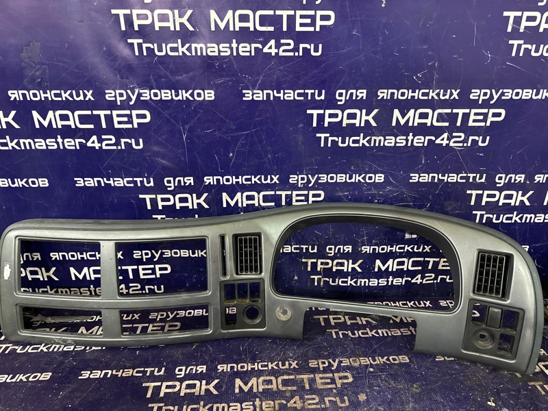 Консоль панели приборов Nissan Diesel LK262H MD92 2001