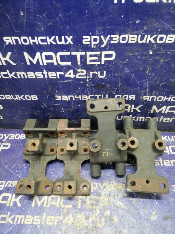 Кронштейн полурессоры Isuzu Forward FRD34L4 6HK1 2002