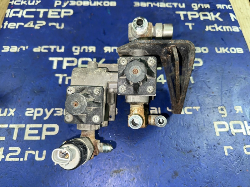Пневмоэлектроклапан Isuzu Forward FRR90 4HK1 2011