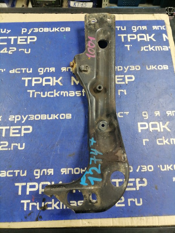 Кронштейн крепления подножки ISUZU FORWARD FRR34K4 6HK1 2002 задний правый (б/у)