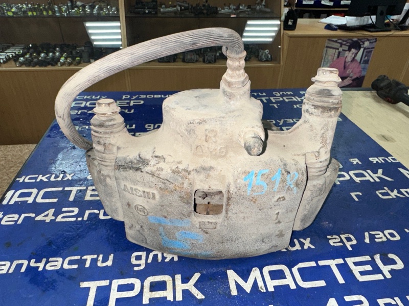 Суппорт TOYOTA DYNA LY61 3L 1990 передний правый (б/у)