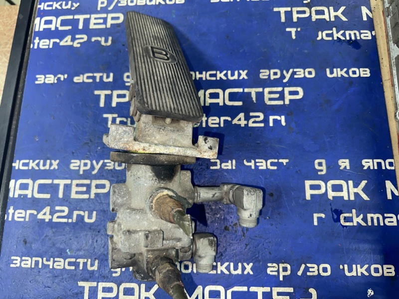 Главный тормозной кран MITSUBISHI FUSO FK61FK 6M60T 2000 (б/у) Главный тормозной кран MITSUBISHI FUSO FK61FK 6M60T 2000 (б/у)