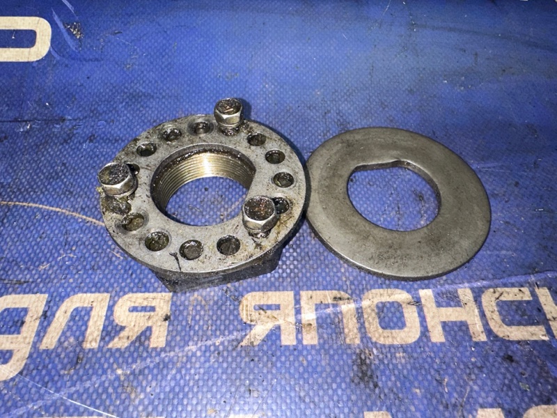 Гайка ступицы NISSAN DIESEL MK210KN FE6 1994 передняя (б/у)