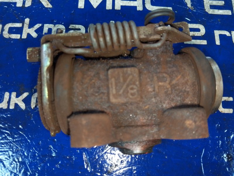 Рабочий тормозной цилиндр MAZDA TITAN WHF5T TF 2001 задний правый (б/у)