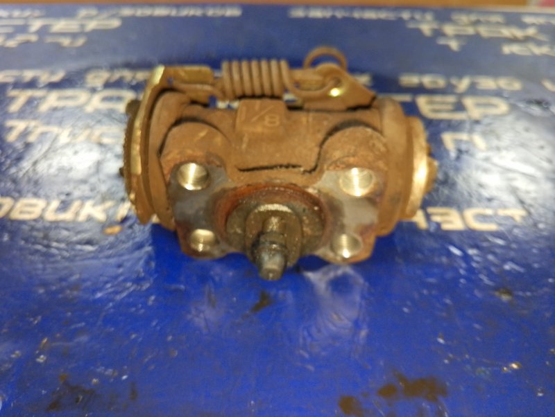 Рабочий тормозной цилиндр MAZDA TITAN WHF5T TF 2001 задний правый (б/у)