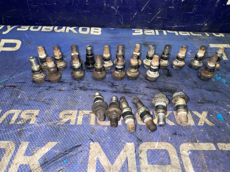 Болт крепления поддона ISUZU FORWARD FRR35 6HL1-31236 (б/у)