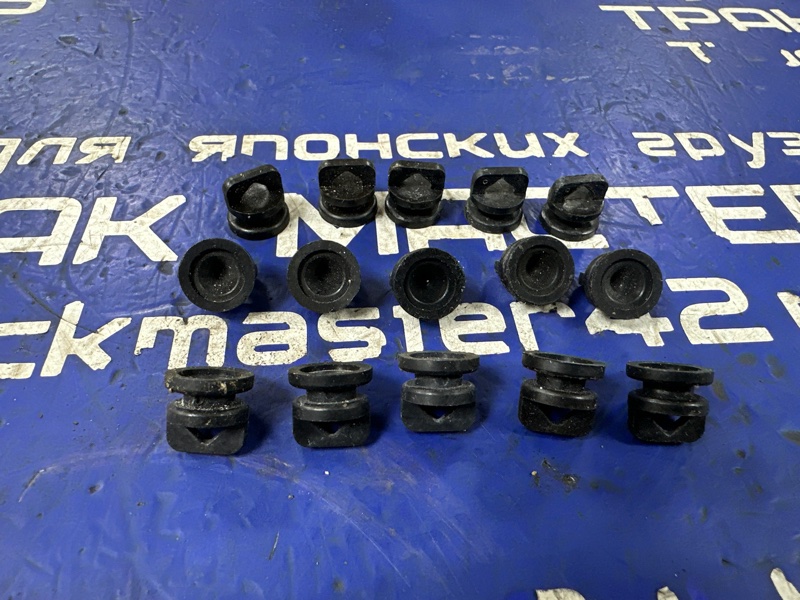 Клипса ( бегунок ) шторки салона ISUZU FORWARD FRD34M4 6HK1 2003 (б/у)