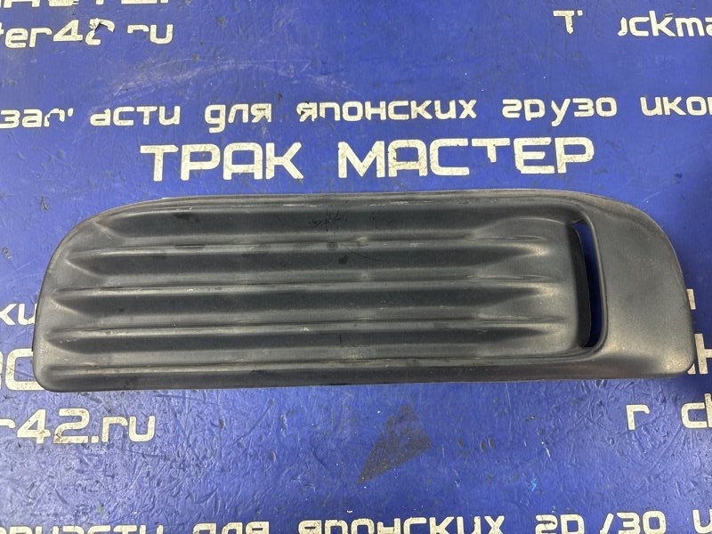 Решетка воздуховода ISUZU FORWARD FSR32D 6HE1 1994 левая (б/у)