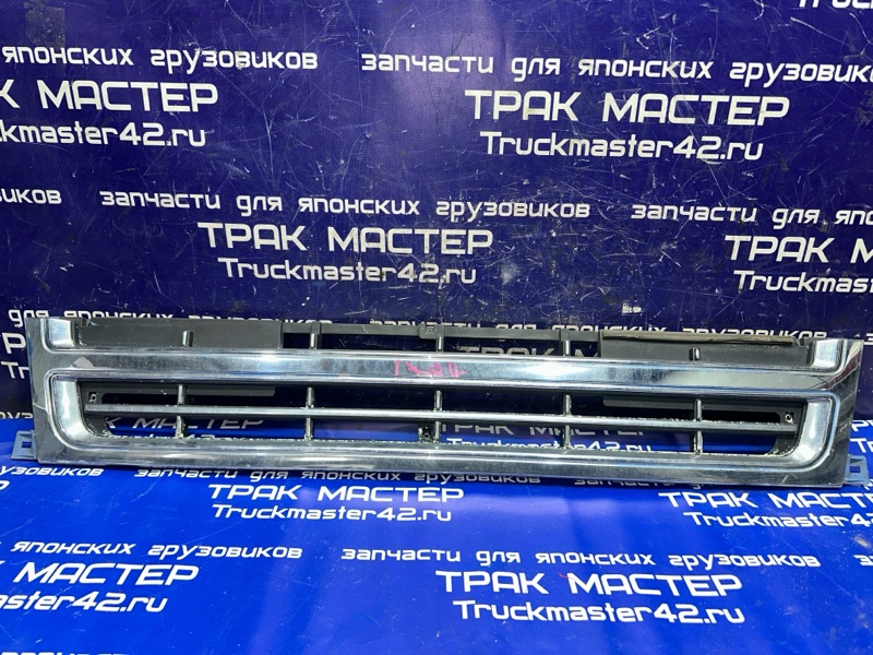 Решетка радиатора хромированная MITSUBISHI FUSO FK61FM 6M60T 2005 (б/у)