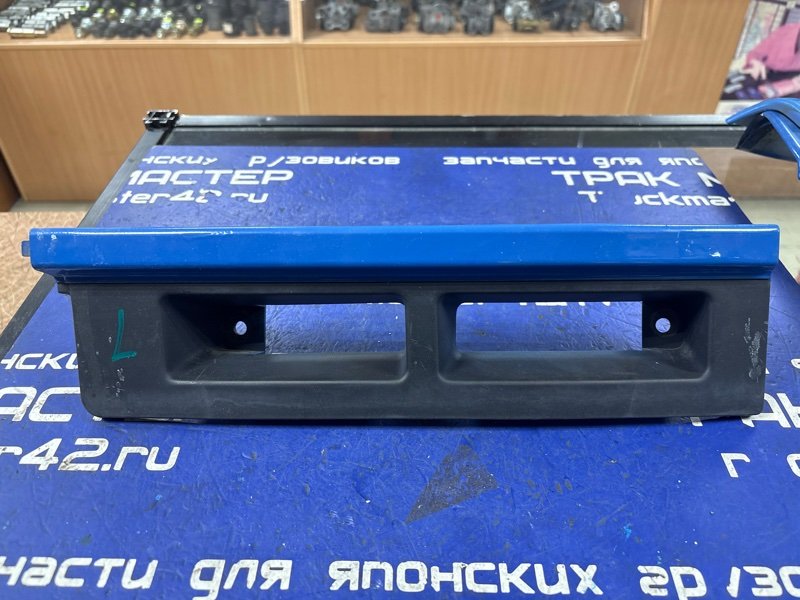 Молдинг под фару ISUZU FORWARD FRR32JB 6HE1 1991 передний левый (б/у)