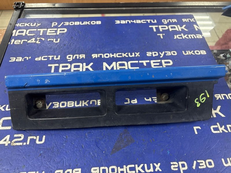 Молдинг под фару ISUZU FORWARD FRR32JB 6HE1 1991 передний правый (б/у)