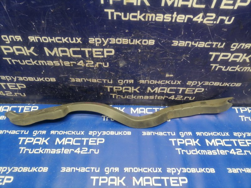 Накладка на порог ISUZU FORWARD FRR34H4 6HK1 2005 правая (б/у)