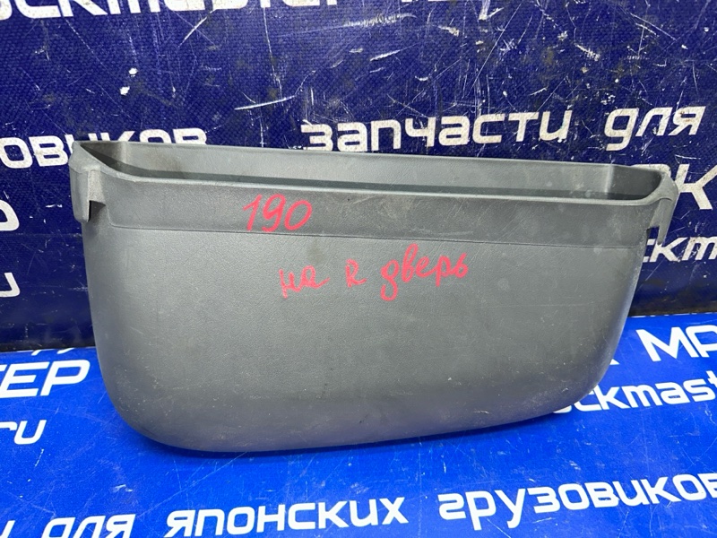 Пластик панели кабины ( кармашек) ISUZU FORWARD FRD34L4 6HK1 2006 (б/у)