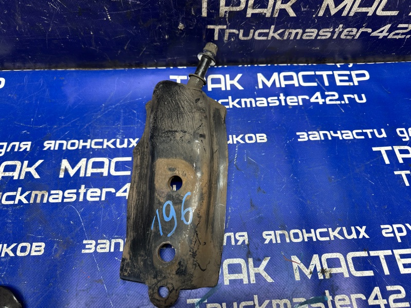 Кронштейн амортизатора ISUZU FORWARD NRR35E 6HL1 2004 передний (б/у)