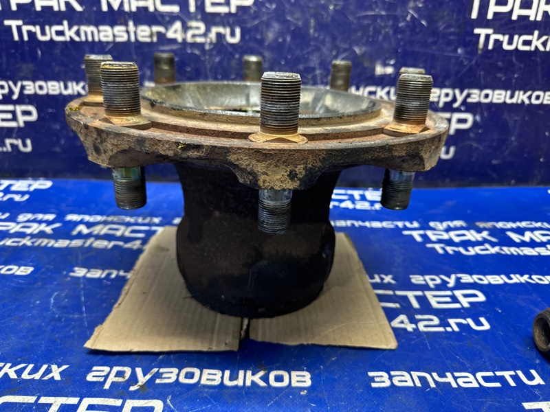 Ступица передняя ISUZU FORWARD FTR32L4 6HE1T 1994 (б/у)