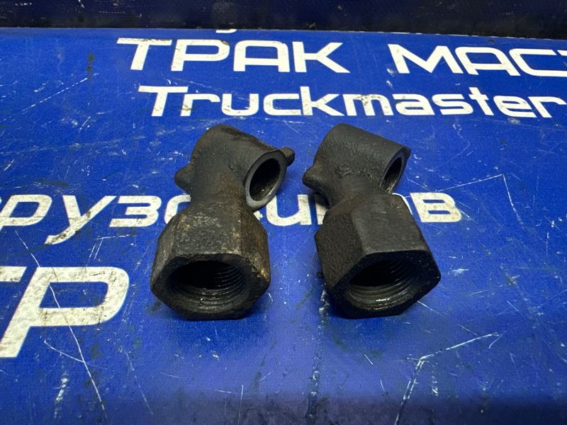 Переходник тавотницы ISUZU FORWARD FTR32L4 6HE1T 1994 передний (б/у)