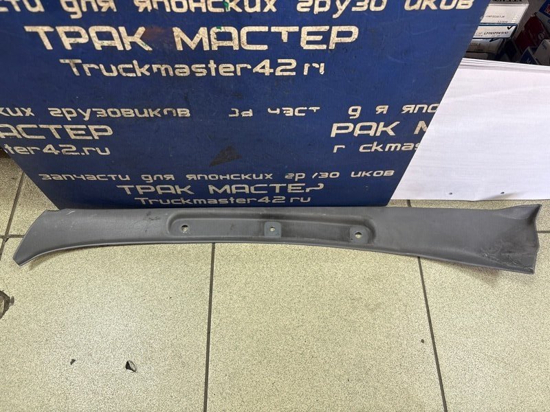 Накладка на стойку кузова ISUZU ELF NJR85 4JJ1 2008 передняя левая (б/у)