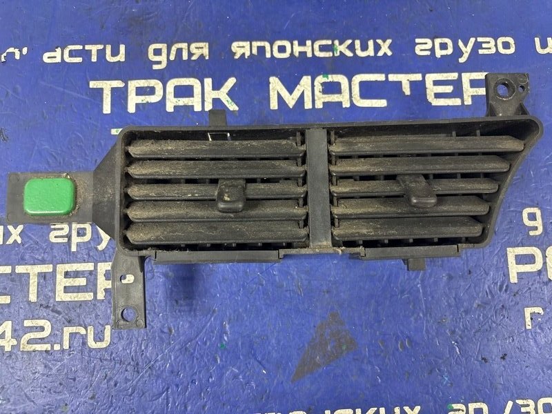 Решетка воздуховода ISUZU FORWARD FRR34H4 6HK1 2005 (б/у)