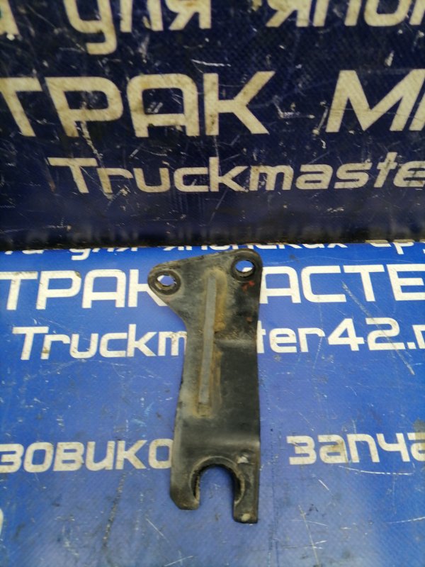 Кронштейн крепления троса кпп MITSUBISHI CANTER FE82DE 4M50 2007 (б/у)