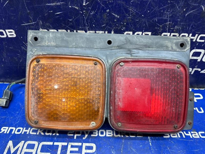 Стоп-сигнал ( задний фонарь) MITSUBISHI FUSO FK61HE 6M61 2005 задний правый (б/у)