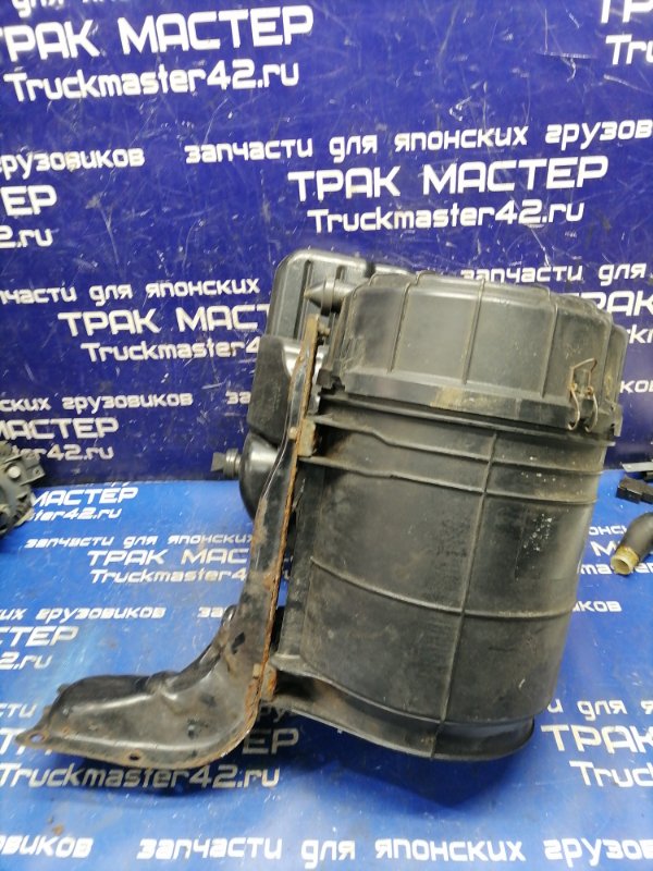 Корпус воздушного фильтра MITSUBISHI FUSO FK61FM 6M60T 2005 (б/у)