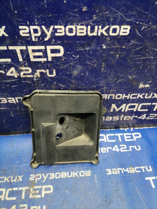 Накладка радиатора ISUZU FORWARD FRD34L4 6HK1 2006 (б/у)