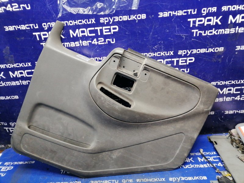 Обшивка двери NISSAN DIESEL MK210KN FE6 1994 правая (б/у)