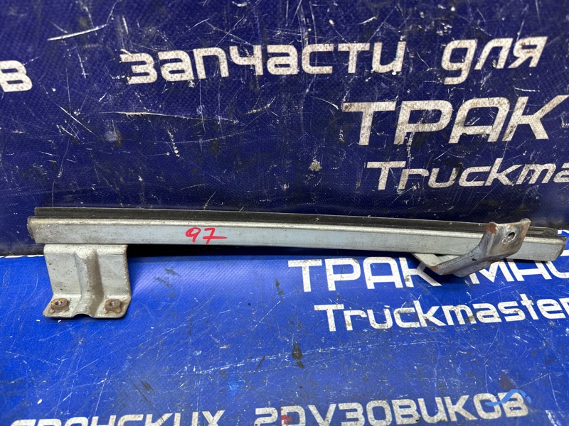 Планка стекла двери NISSAN DIESEL MK210KN FE6 1994 передняя правая (б/у)