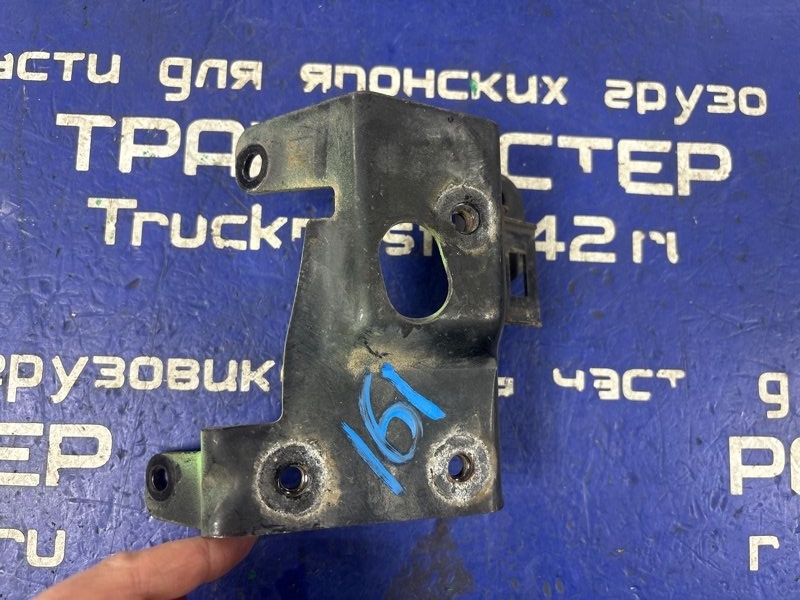 Кронштейн крепления стойки зеркала ISUZU FORWARD FSR32D 6HE1 1994 (б/у)