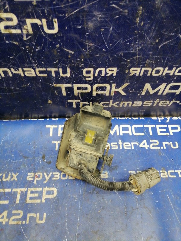 Блок предохранителей ISUZU FORWARD FSR32D 6HE1 1994 (б/у)