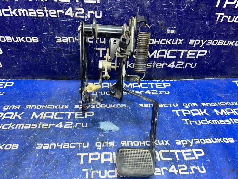 Педаль сцепления MITSUBISHI FUSO FK61HE 6M61 2005 (б/у)