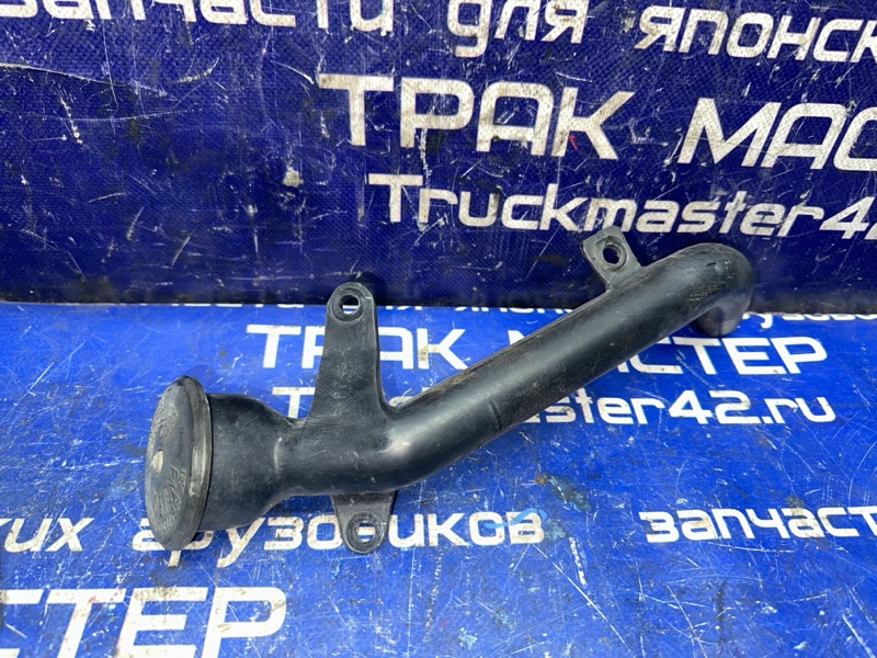 Заливная горловина MITSUBISHI FUSO FK61HE 6M61 2005 (б/у)