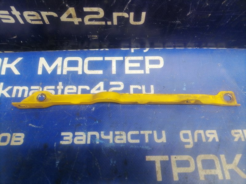 Кронштейн крепления щеки MITSUBISHI FUSO FK61HE 6M61 2005 правый (б/у)