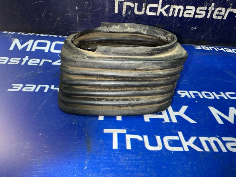 Пыльник кожуха рулевой колонки ISUZU FORWARD FRR32JB 6HE1 1991 (б/у)