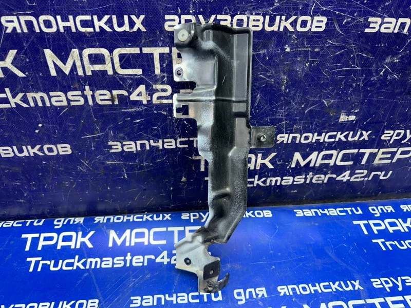 Кронштейн крепления щеки ISUZU ELF NJR85 4JJ1 2008 передний правый (б/у)