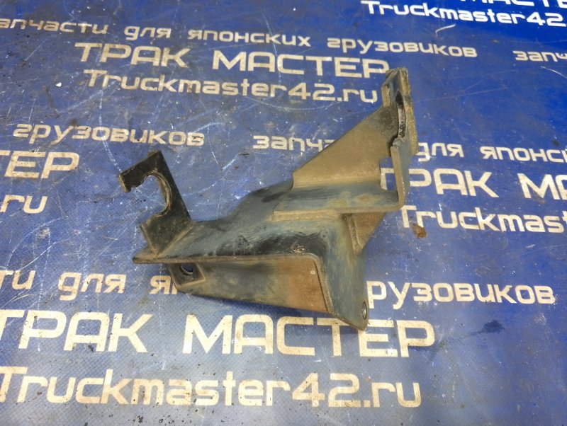 Кронштейн крепления троса кпп ISUZU FORWARD FRR34H4 6HK1 2005 (б/у)