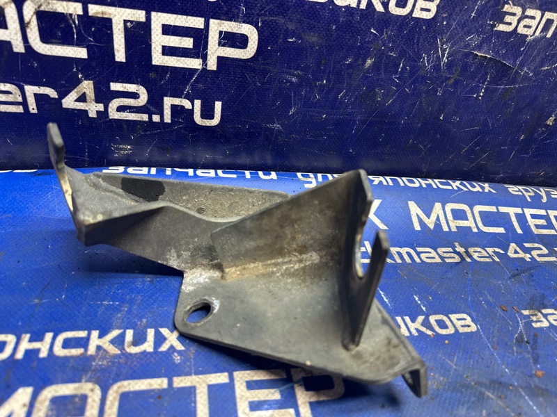 Кронштейн крепления троса кпп ISUZU FORWARD FRR32JB 6HE1 1991 (б/у)