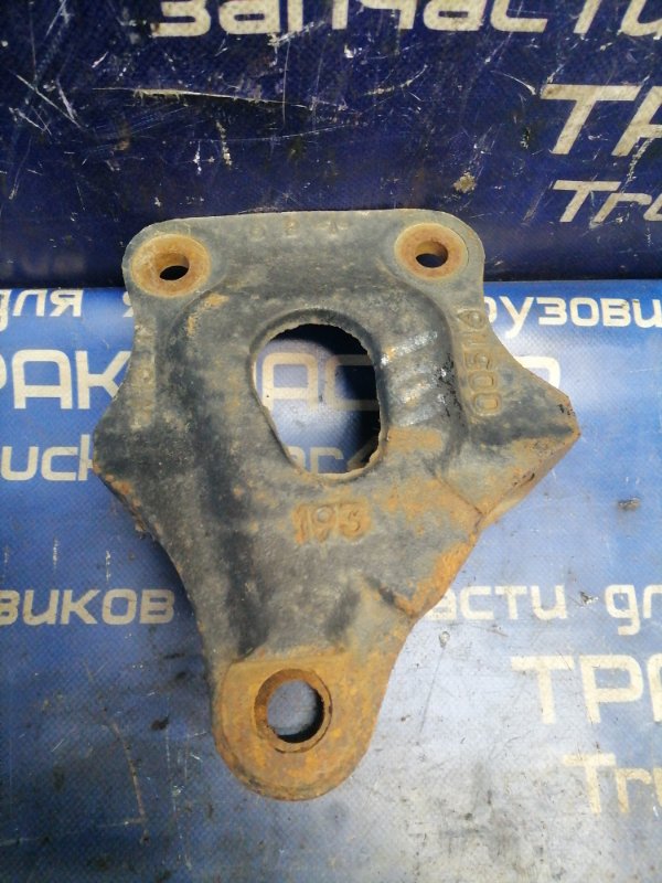 Кронштейн рессоры ISUZU FORWARD FRR32DB 6HE1 1990 передний правый (б/у)
