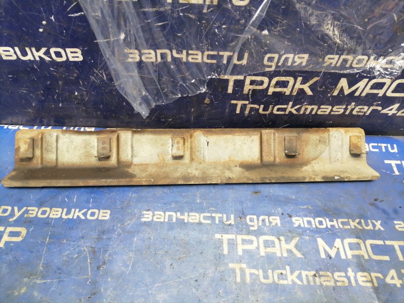 Защита выпускного коллектора NISSAN DIESEL FE6 (б/у)