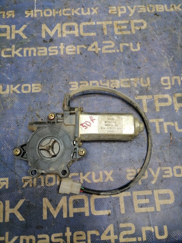 Мотор стеклоподъемника MITSUBISHI CANTER FE538B 4D35 1995 правый (б/у)