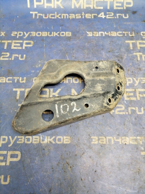 Кронштейн крепления бампера MITSUBISHI FUSO FK417E 6D16 1992 (б/у)
