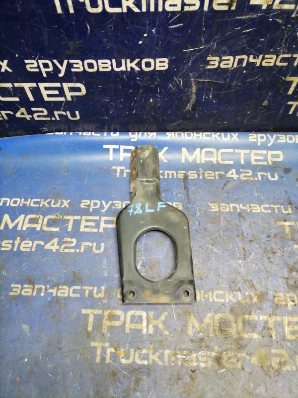 Кронштейн крепления подножки MITSUBISHI FUSO FK64HK 6M61 2004 передний левый (б/у)