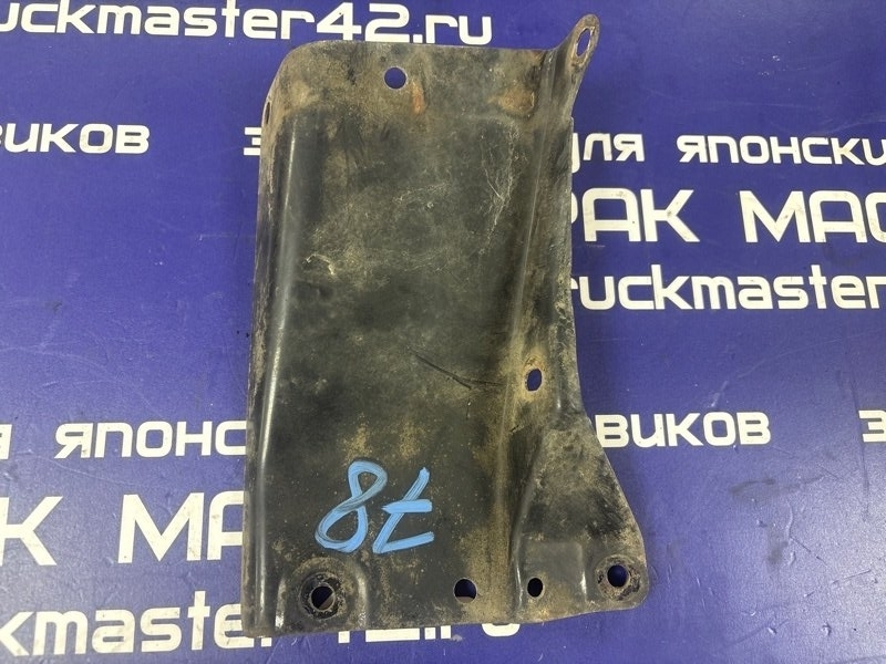 Кронштейн крепления подножки MITSUBISHI FUSO FK64HK 6M61 2004 задний правый (б/у)