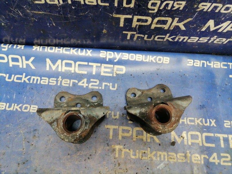 Кронштейн передней рессоры FR MITSUBISHI FUSO FK64HK 6M61 2004 (б/у)