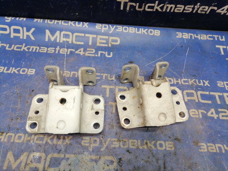 Петля двери ISUZU FORWARD FRR34 6HK1 2006 правая (б/у)